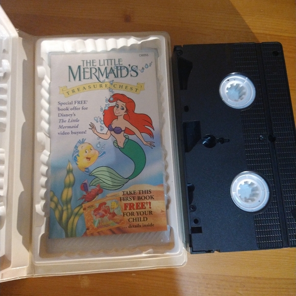 The Little Mermaid was released to theaters on November 17, 1989 - Picture 11 of 12